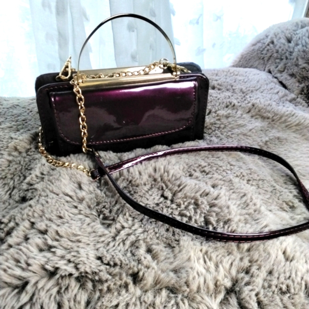Patent Leather Wallet/Cross body‎ on a chain. NWOT.